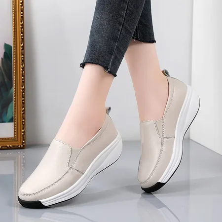 

Solid Color Faux Leather Lightweight Walking Shoes Low Top Round Toe Low Wedged Platform Flat Shoes Women‘s Footwear