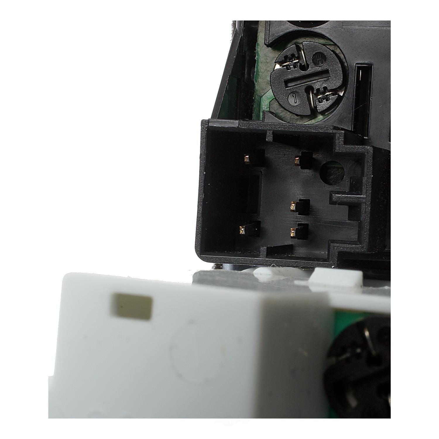 Standard Motor Products DS-609 Headlight Switch Fits select: 1995-1997 FORD CROWN VICTORIA, 1995-1997 MERCURY GRAND MARQUIS