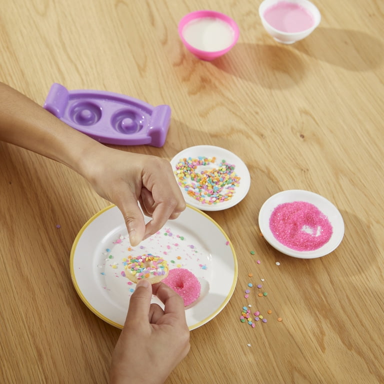 Easy-Bake Ultimate Oven with 3 Free Mixes, Online Exclusive, for Ages 8 and  Up 