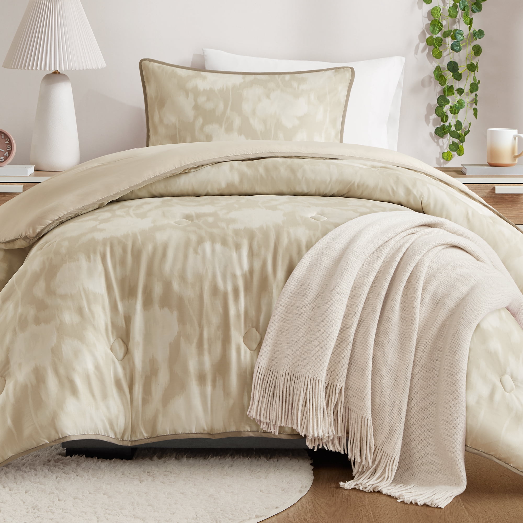 Mainstays Blurred Rose 2-Piece Beige Comforter Set, Twin/Twin XL