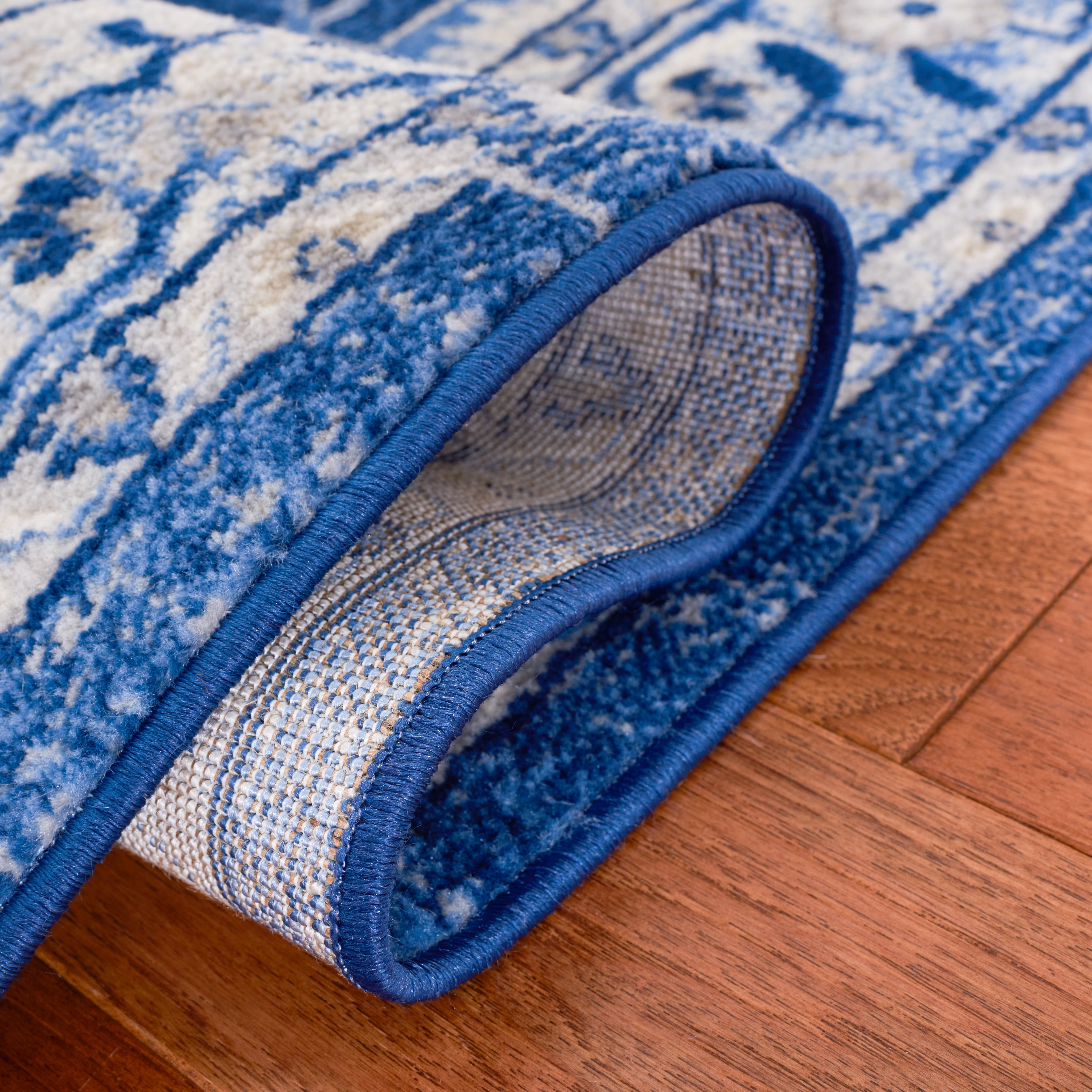 SAFAVIEH Brentwood Theobald Oriental Area Rug, Ivory/Navy, 4' x 6'
