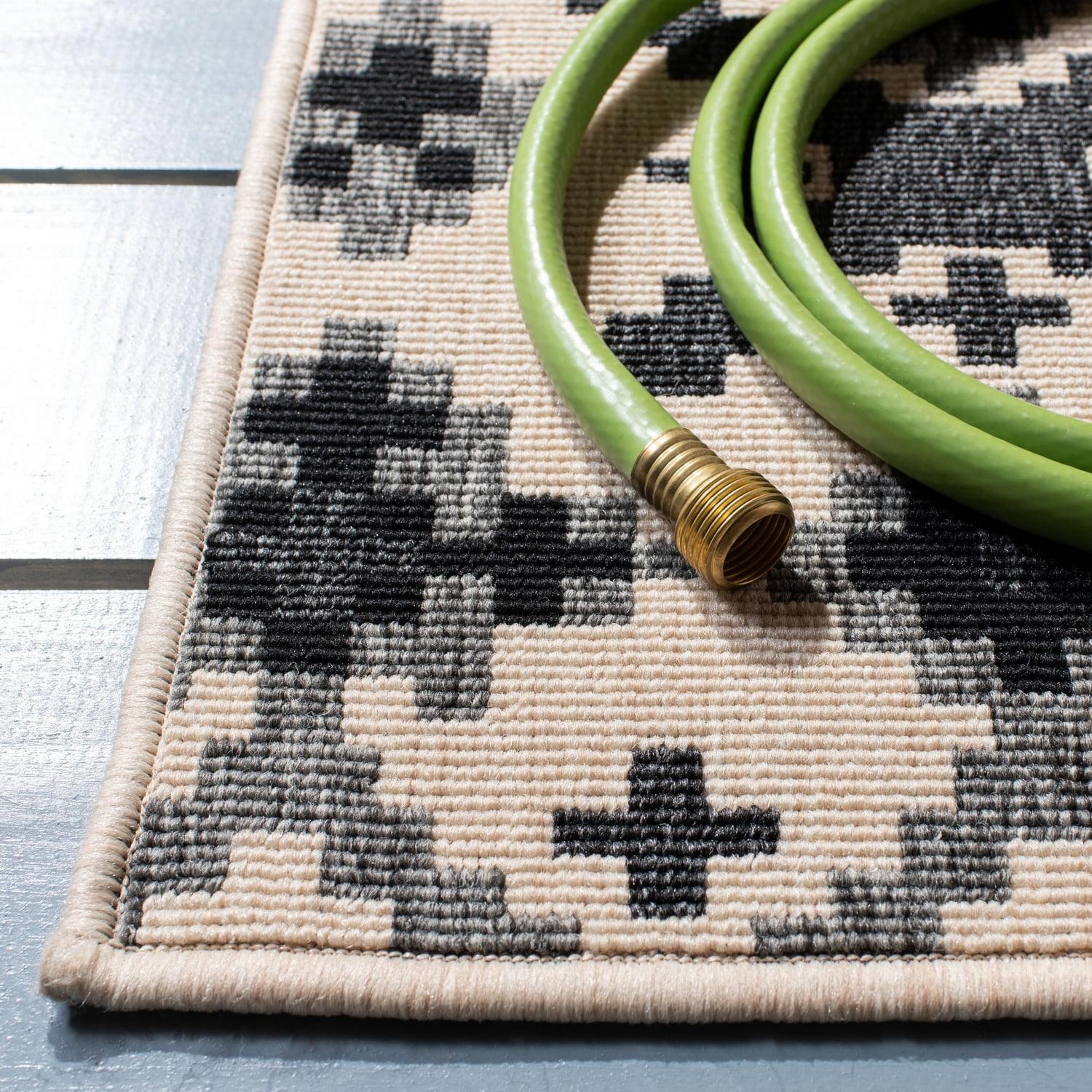 SAFAVIEH Veranda Dogon Southwestern Indoor/Outdoor Runner Rug, 2'3" x 8', Black/Beige