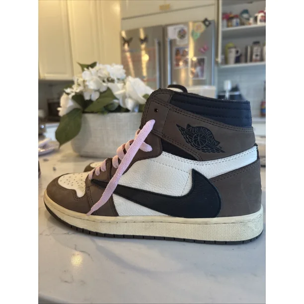 Travis Scott x A i r-Jor-dan 1 Retro High OG Mocha W9.5 M8