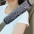 thumbnail image 4 of Funda protectora de hombro para cinturón de seguridad de coche de felpa acolchada con estampado de leopardo, 4 of 5