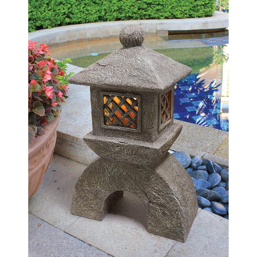 Design Toscano JAPANESE PAGODA SOLAR LANTERN STATUE