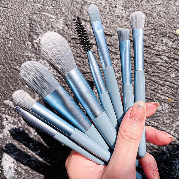 Set de 8 mini brochas de maquillaje para polvos, correctores, sombras de ojos y rubor. Incluye estuche. Tamaño compacto y portátil, ideal para el hogar, la oficina, viajes y actividades al aire libre.
