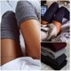 thumbnail image 2 of Calcetines largos de algodón de color liso cálidos hasta la rodilla con rayas verticales japonesas de estilo coreano para otoño e invierno para mujer, 2 of 6