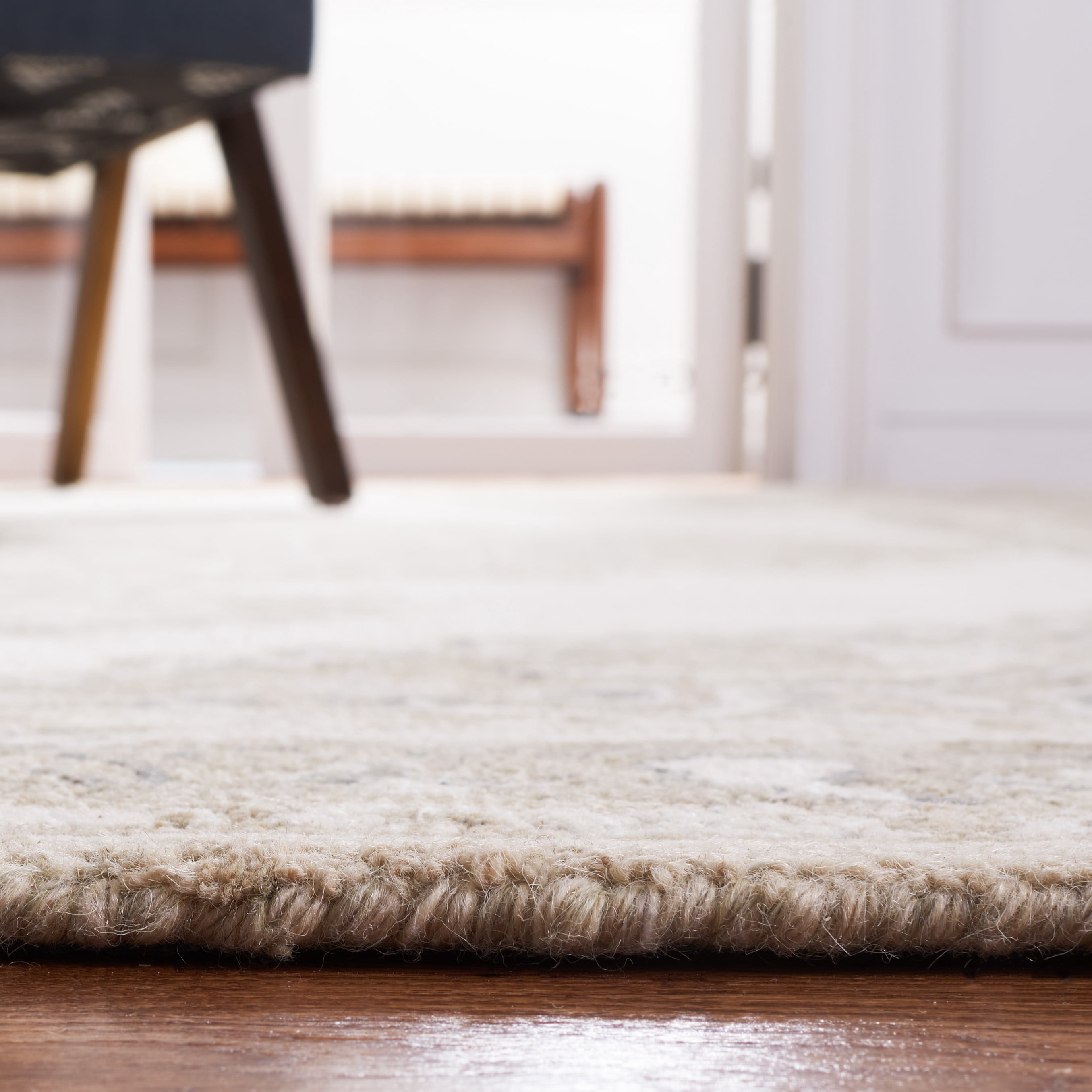 Safavieh Metro Bevis Medallion Area Rug, Ivory/Beige, 4' x 6'