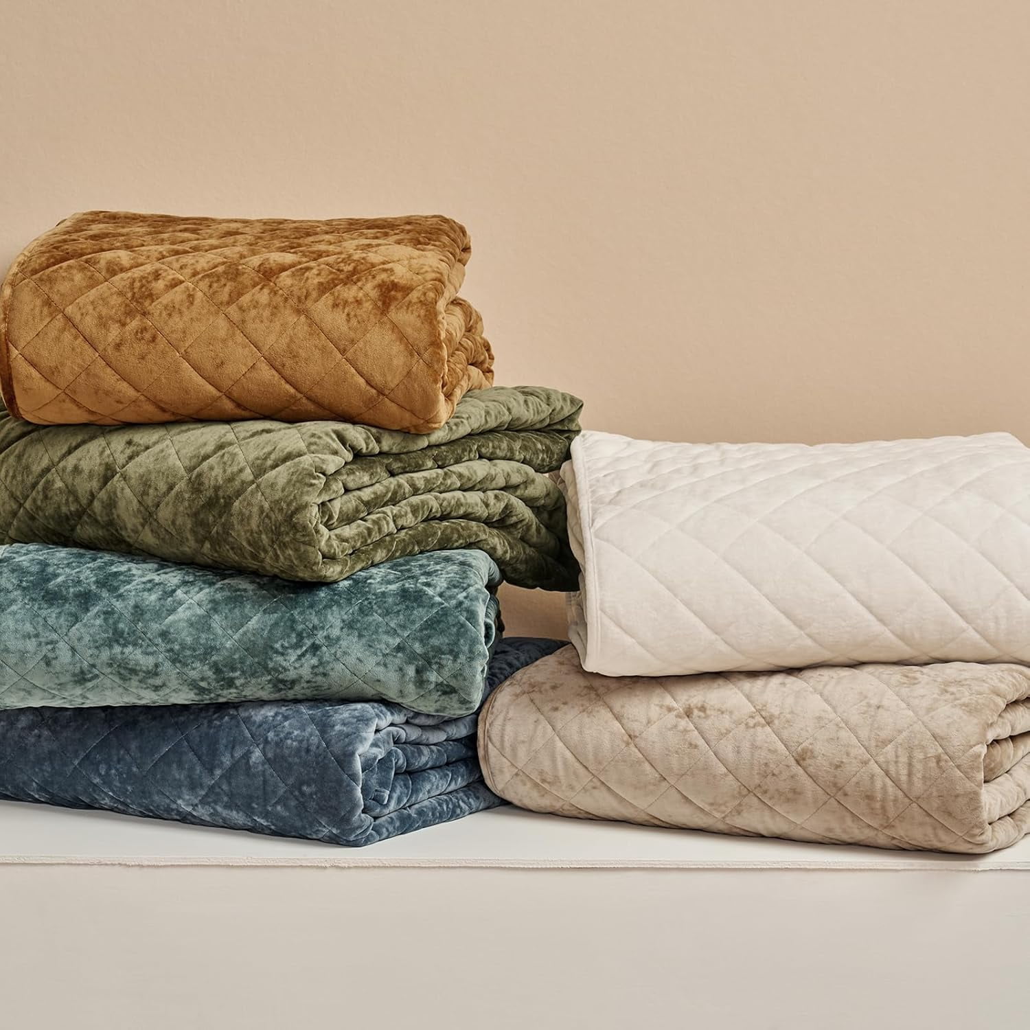 EVERGRACE Luxury Velvet Quilt Set Queen Size, Diamond Quilted Lightweight Velvet Comforter for All Season, Ultra Soft Oversized Bedspread Coverlet Bedding Set with 2 Pillow Shams, Dark Green