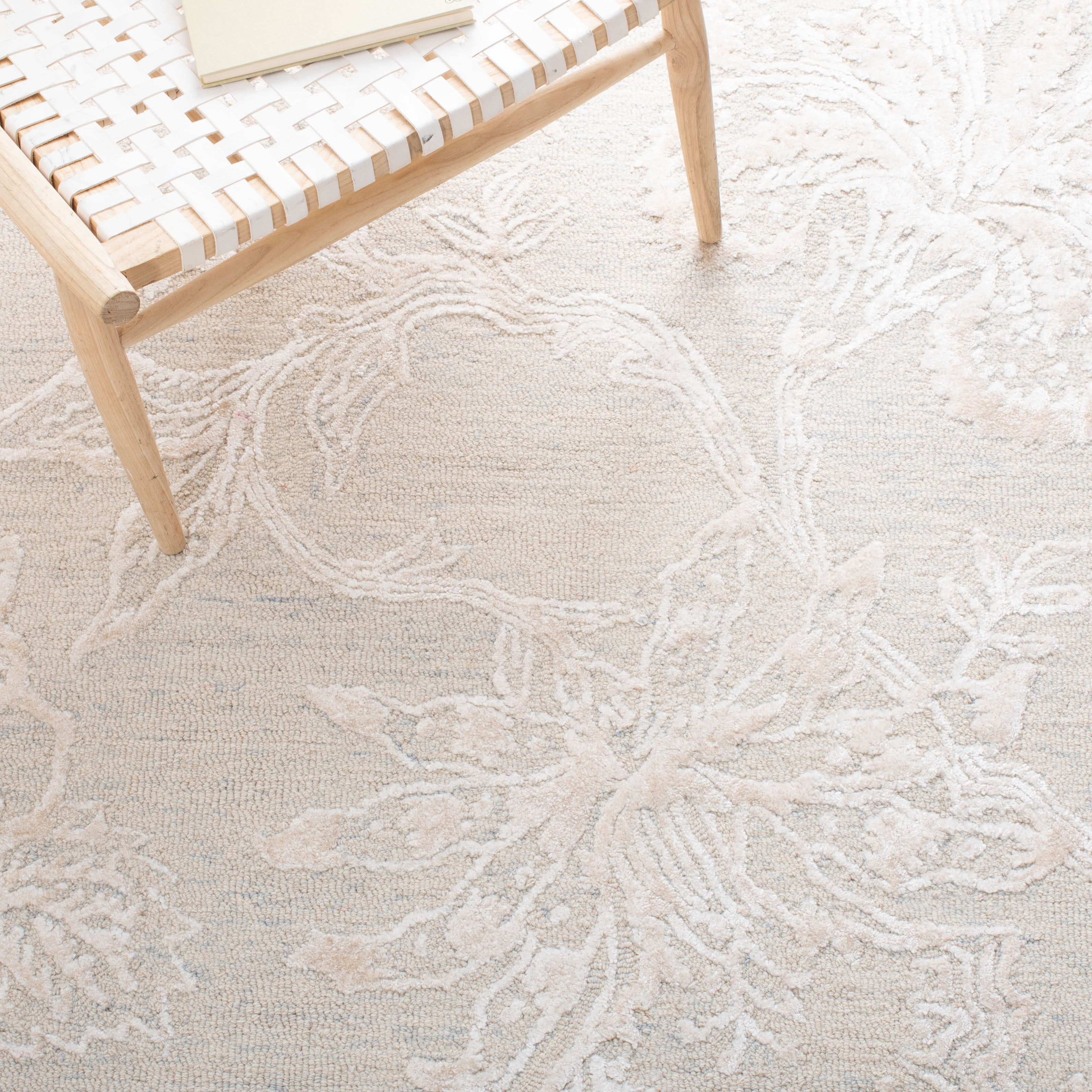 SAFAVIEH Glamour Bernadette Floral Runner Rug, Light Blue/Ivory, 2'3" x 8'