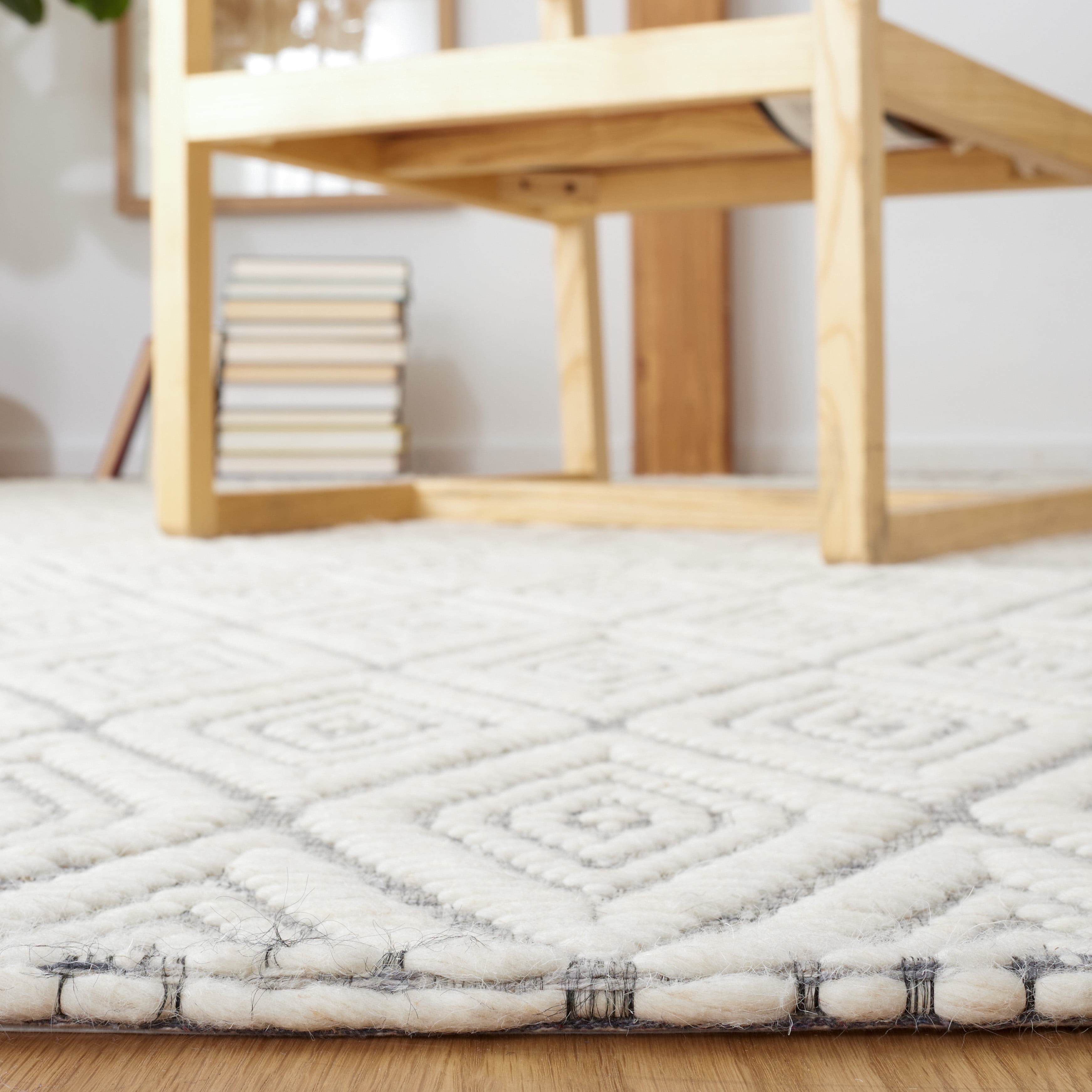 SAFAVIEH Marbella Winston Diamond Area Rug, Grey/Ivory, 6' x 6' Square