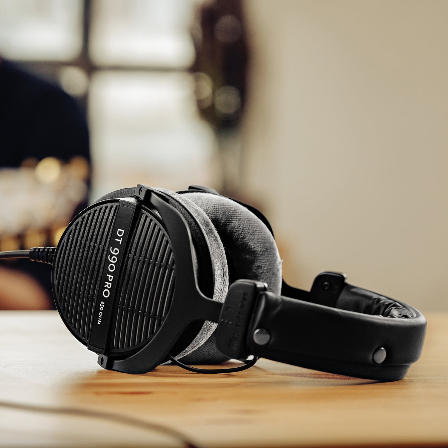 Beyerdynamic DT 990 Pro 250 ohm Over-Ear Studio Open Headphones Beyerdynamic DT 990 Pro 250 ohm Over-Ear Studio Open Headphones