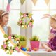 thumbnail image 4 of Corona de mimbre de conejo de Pascua | Decoración colgante para puerta de exterior de 50 cm | Guirnalda de ratán de plástico verde | Decoración navideña de primavera | Ideal para entradas de casa, 4 of 5