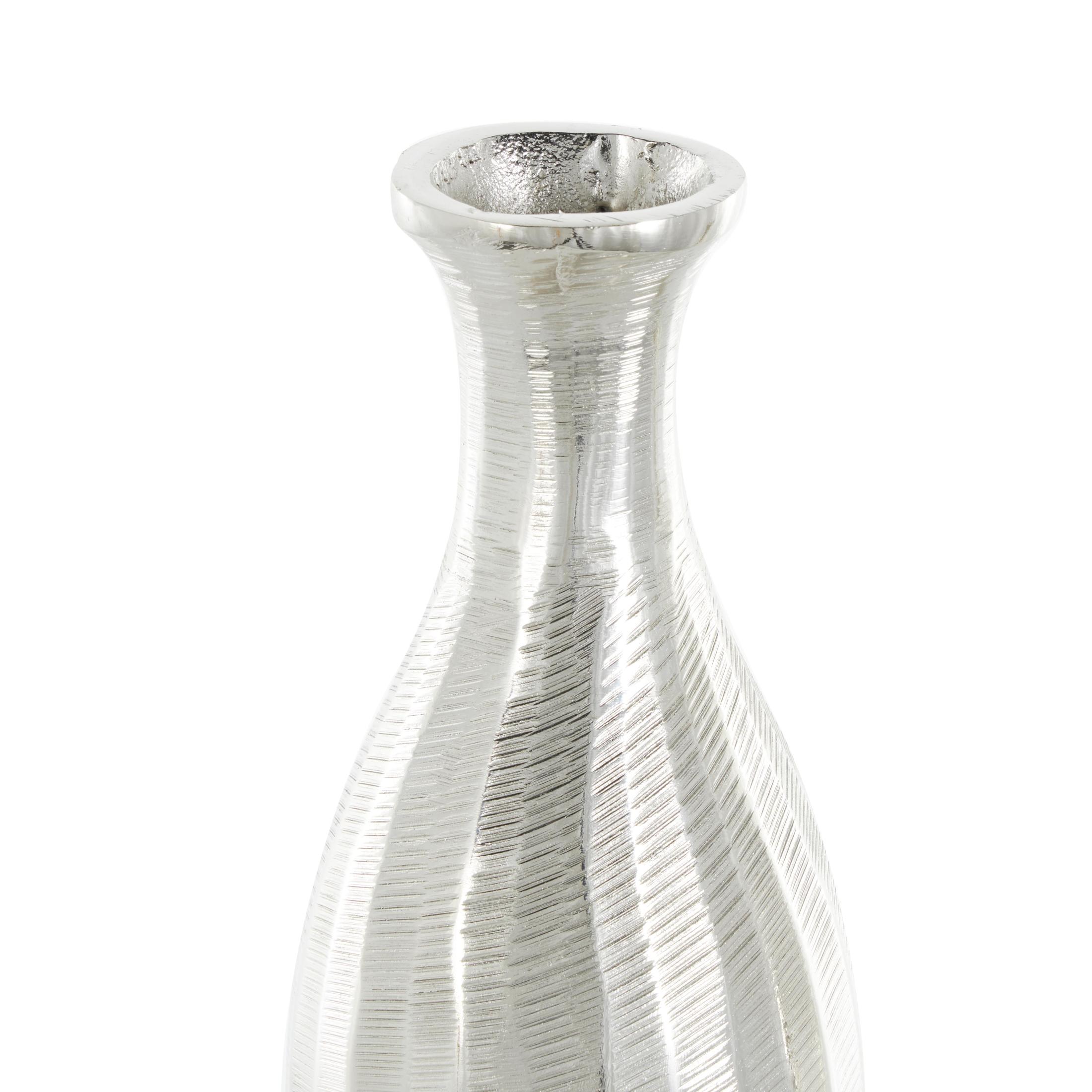 DecMode 20", 16"H Silver Aluminum Metal Vase with Wavy Accents and Textured Ridges, Set of 2