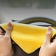 thumbnail image 4 of Toalla de lavado de coche premium de doble cara | Paño de limpieza de microfibra de terciopelo | 60 x 30 cm (23,62 x 11,81 pulgadas) | Súper absorbente y resistente a la pintura | Amarillo | 93 g |, 4 of 6