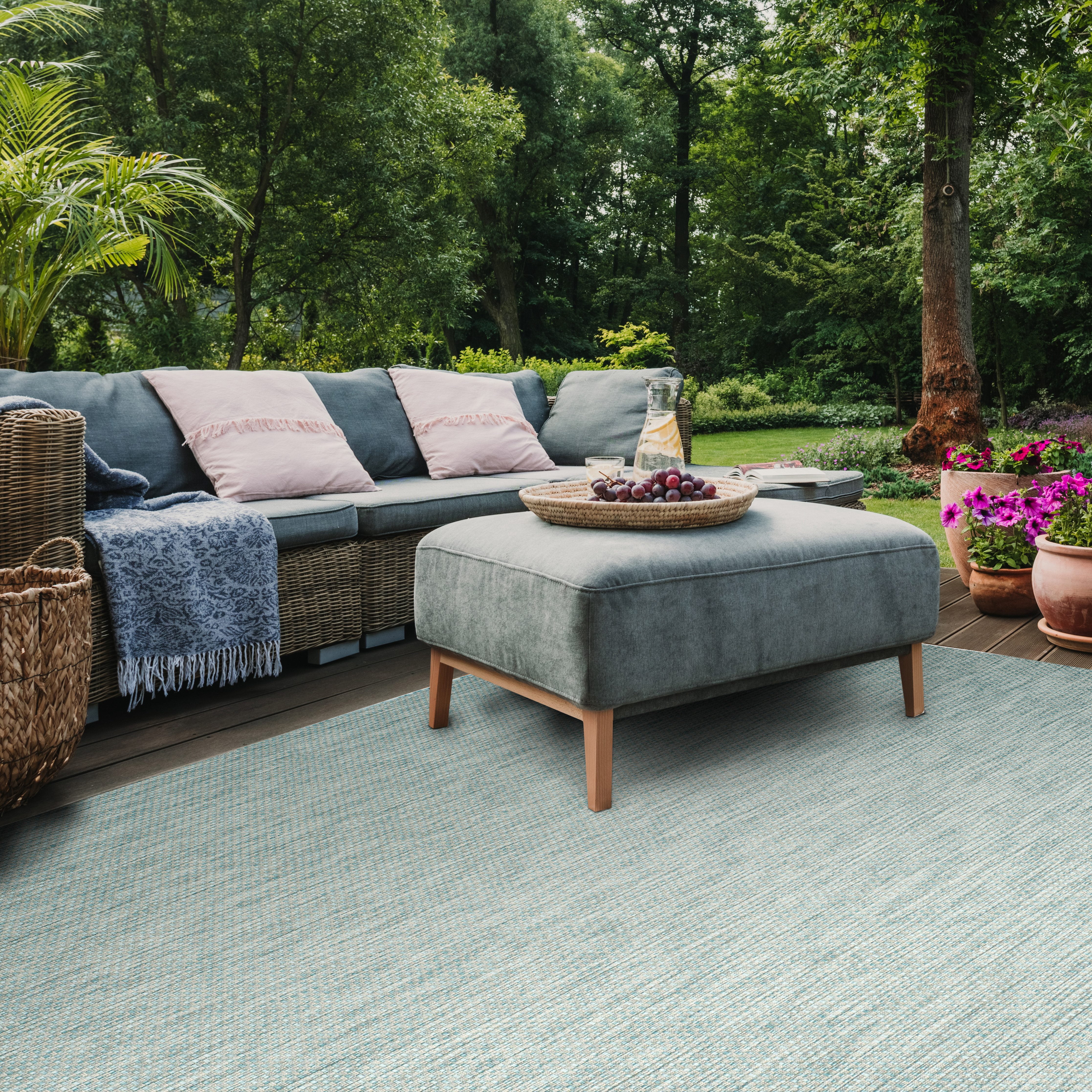 Safavieh Courtyard Finnian Solid Indoor/Outdoor Area Rug, Aqua/Gray, 8' x 11'