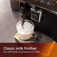 thumbnail image 4 of PHILIPS 3200 Series - Máquina espresso totalmente automática, espumador de leche clásico, 4 variedades de café, visualización táctil intuitiva, molinillo 100% cerámica, filtro AquaClean, sello, 4 of 5