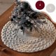 thumbnail image 1 of Fiudx Falda de Árbol de Navidad Tejida, Material de Hilo Suave, Diseño Rojo y Blanco, Agrega Ambiente Festivo, Decoración Del Hogar Navideño, Duradera y Reutilizable, Tamaño de 24 Pulgadas, Cojín de, 1 of 7