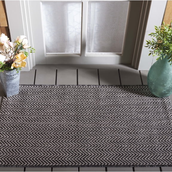 SAFAVIEH Courtyard Morven Chevron Stripes Indoor/Outdoor Area Rug, 2'7" x 5', Black/Beige