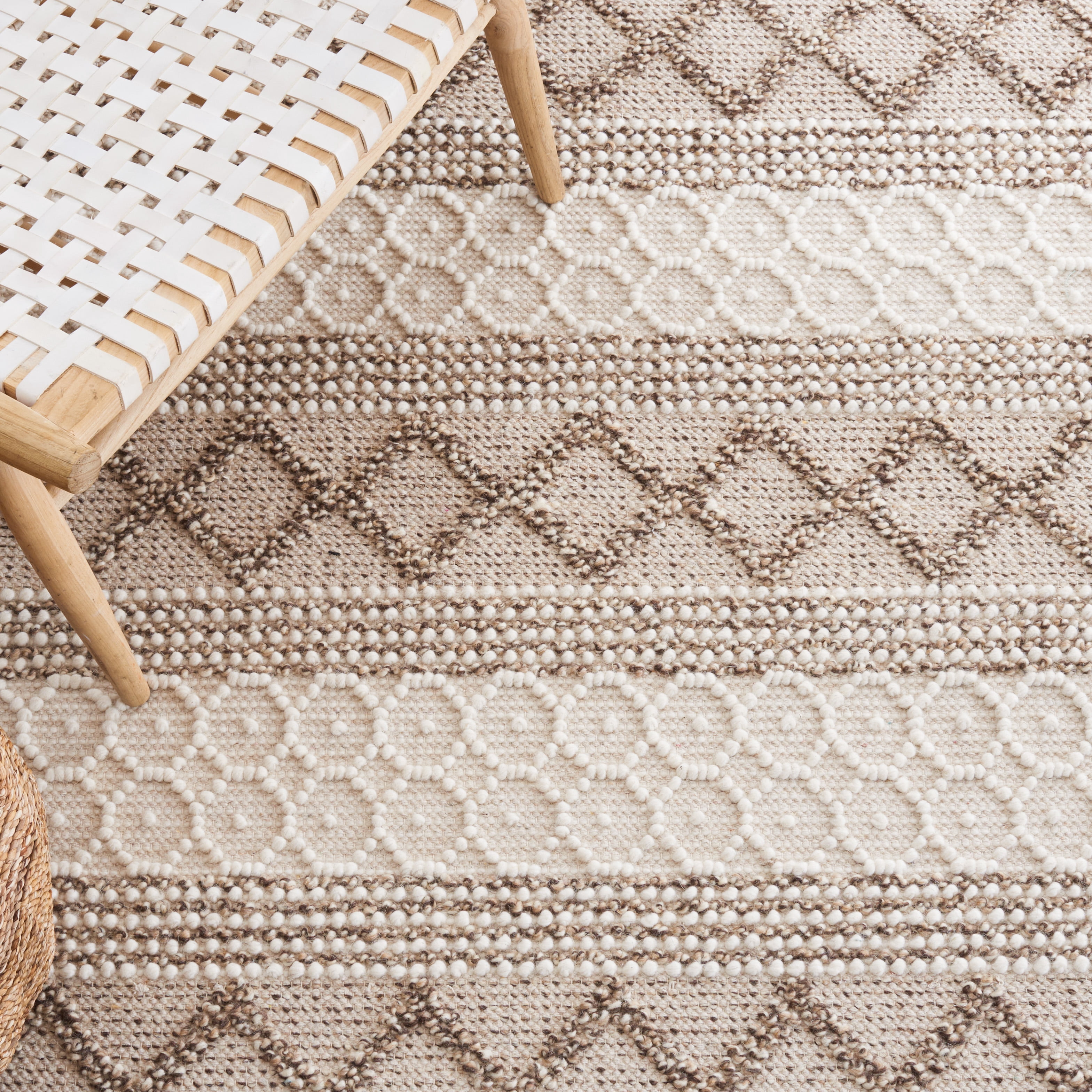 SAFAVIEH Natura Siofra Geometric Striped Area Rug, Ivory/Brown, 3' x 5'