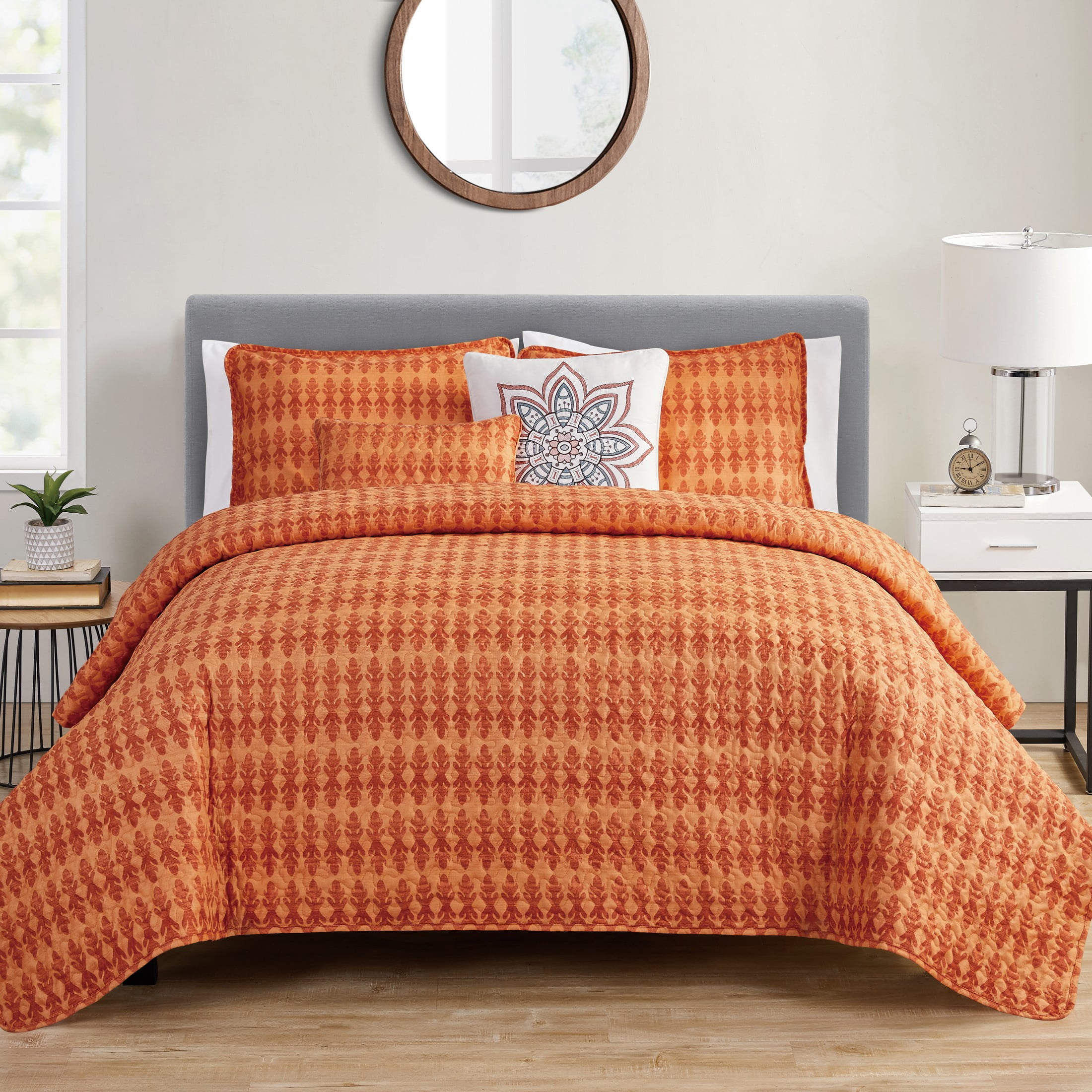 VCNY Home Ezra 5-Piece Orange Medallion Reversible Quilt Set, Full/Queen