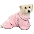 thumbnail image 1 of El perro se baña y seca rápidamente la toalla de baño; el gato seca la bata de baño después de bañarse; la mascota absorbe el agua de la toalla., 1 of 5