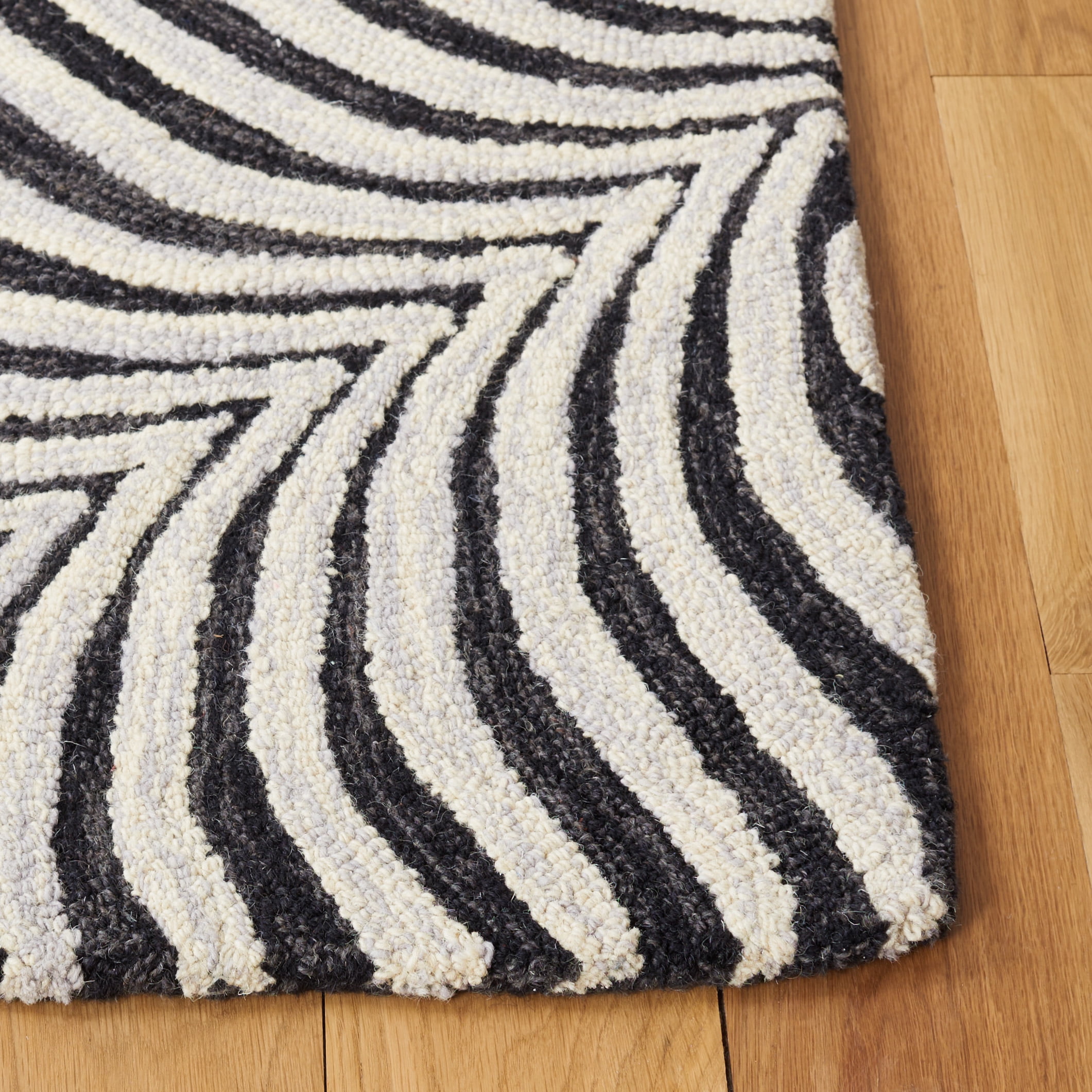 SAFAVIEH Metro Quinn Wavy Striped Area Rug, Black/Beige, 6' x 6' Square