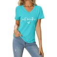 thumbnail image 2 of Camiseta informal de mujer con estampado de corazones de San Valentín: cuello redondo, manga corta, mezcla suave de poliéster y spandex para climas cálidos., 2 of 4