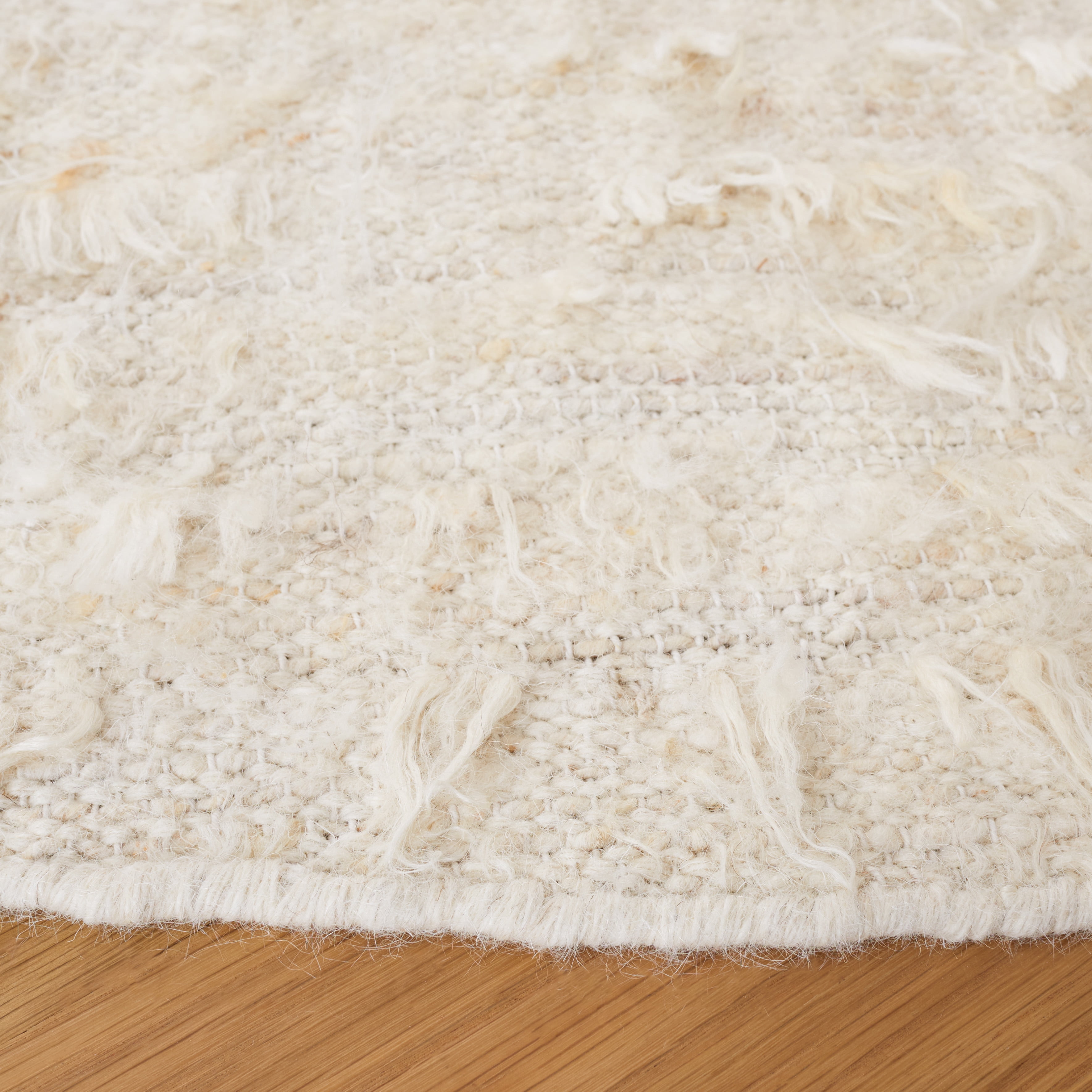 SAFAVIEH Natura Qiana Distressed Area Rug, Ivory, 6' x 6' Round