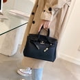 thumbnail image 2 of Bolso de guijarros con textura nupcial para mujer 2024 Otoño e invierno Nueva moda Bolso de platino de mano con cuerpo cruzado y un solo hombro de gran capacidad, 2 of 5