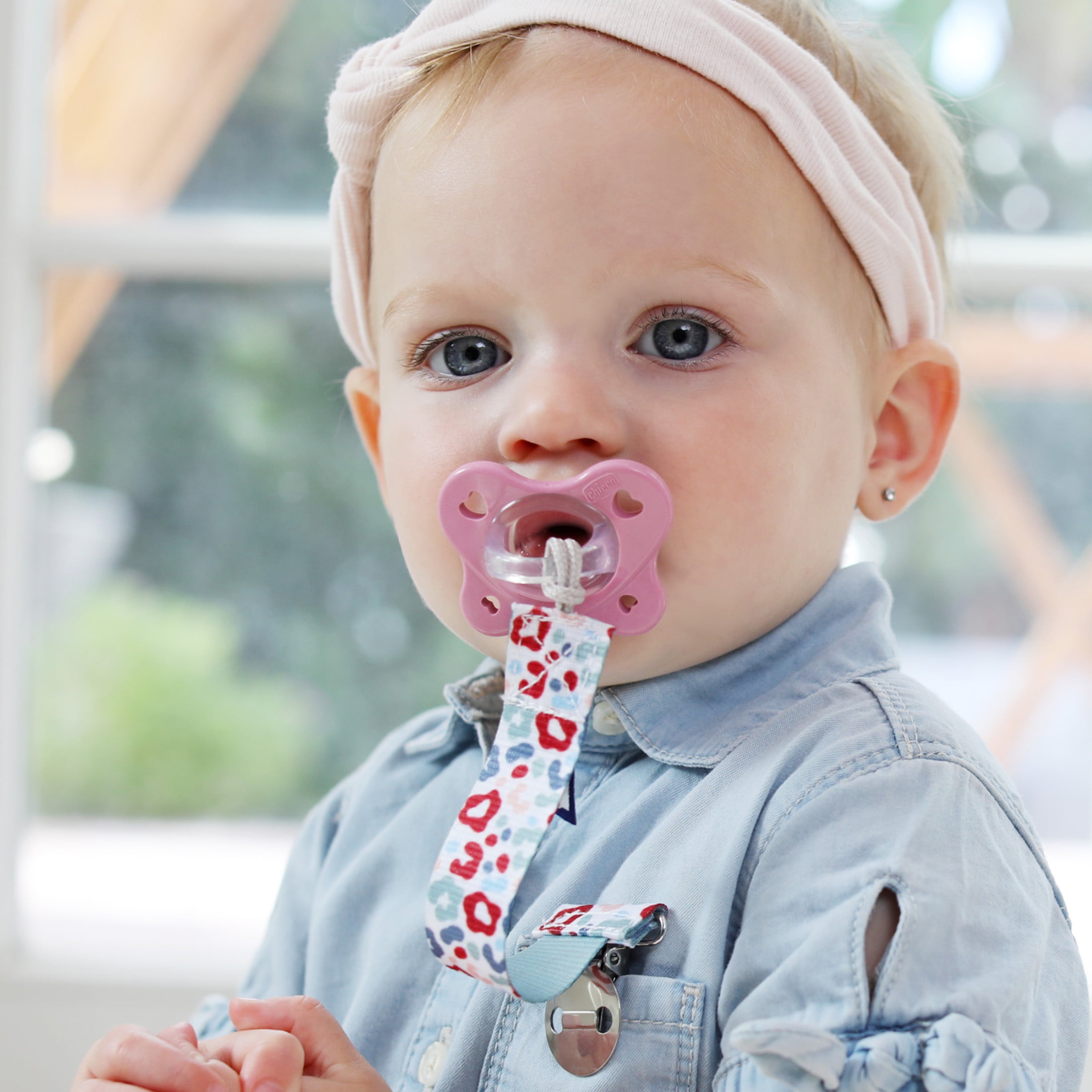 Chicco Fashion Pacifier Clip, Multicolor