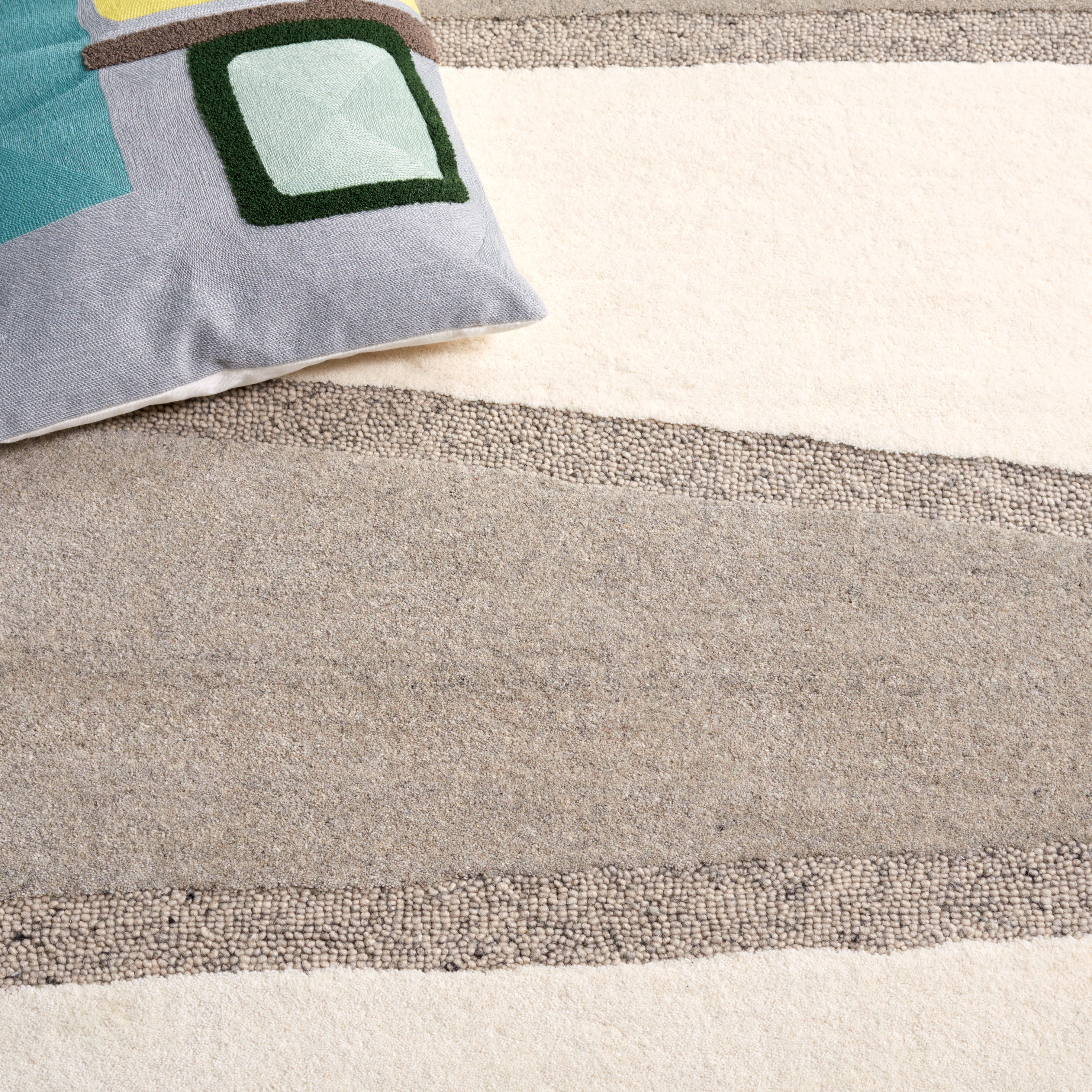 Safavieh Fifth Avenue Wayne Geometric Area Rug, Ivory/Gray, 4' x 6'