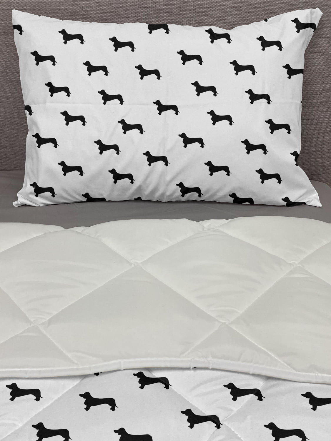 Dachshund Silhouette Print Details about   Dog Lover Quilted Bedspread & Pillow Shams Set 