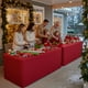 thumbnail image 5 of Juego de 2 Manteles Ajustados HolidayIdeas Rojos para Mesas de 8 pies, 5 of 8