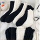 thumbnail image 2 of Calcetines de terciopelo de visón para hombre y mujer, medias térmicas gruesas de felpa para dormir, color blanco y negro, para Otoño e Invierno, 2 of 5