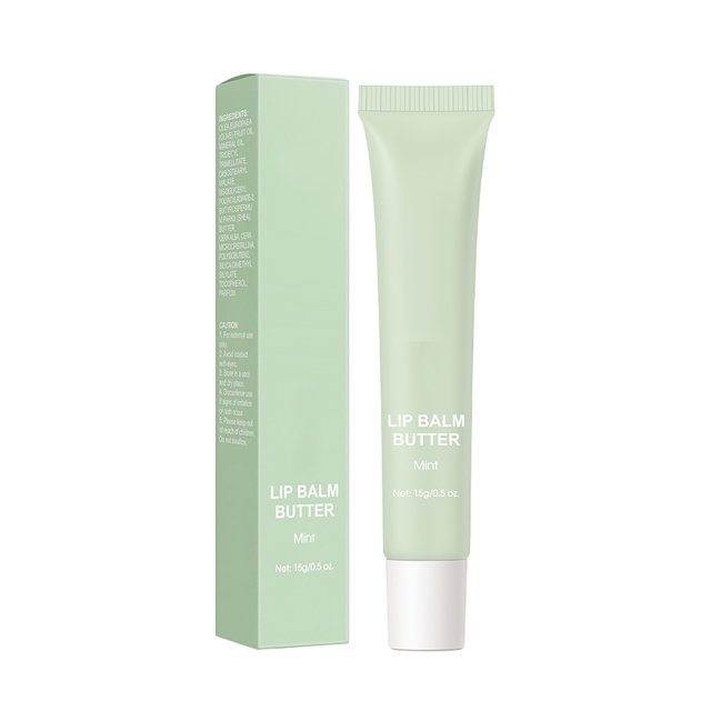 barra de labios hidratante y humectante 15 ml tubo y caja menta, vista frontal centrada; tubo de 15 g con tapa blanca y texto 'Lip Balm Butter Mint', según especificaciones hidrata, exfolia y realza el brillo, apto para todo tipo de piel; a menudo se usa también para suavizar el contorno de labios antes del maquillaje.