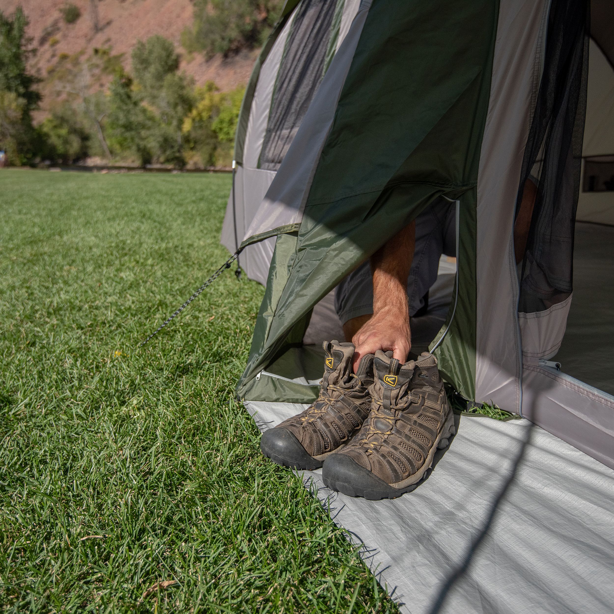 Carpa de Vacaciones para 10 Personas con 3 Habitaciones y Toldo de Sombra Ozark Trail 5