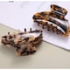 thumbnail image 3 of Juego de 2 pinzas de pelo grandes para mujeres y niñas, pinza de pelo grande para adultos de 7 cm, pinza de pelo de cangrejo de leopardo de concha de tortuga, 2 colores, 3 of 5