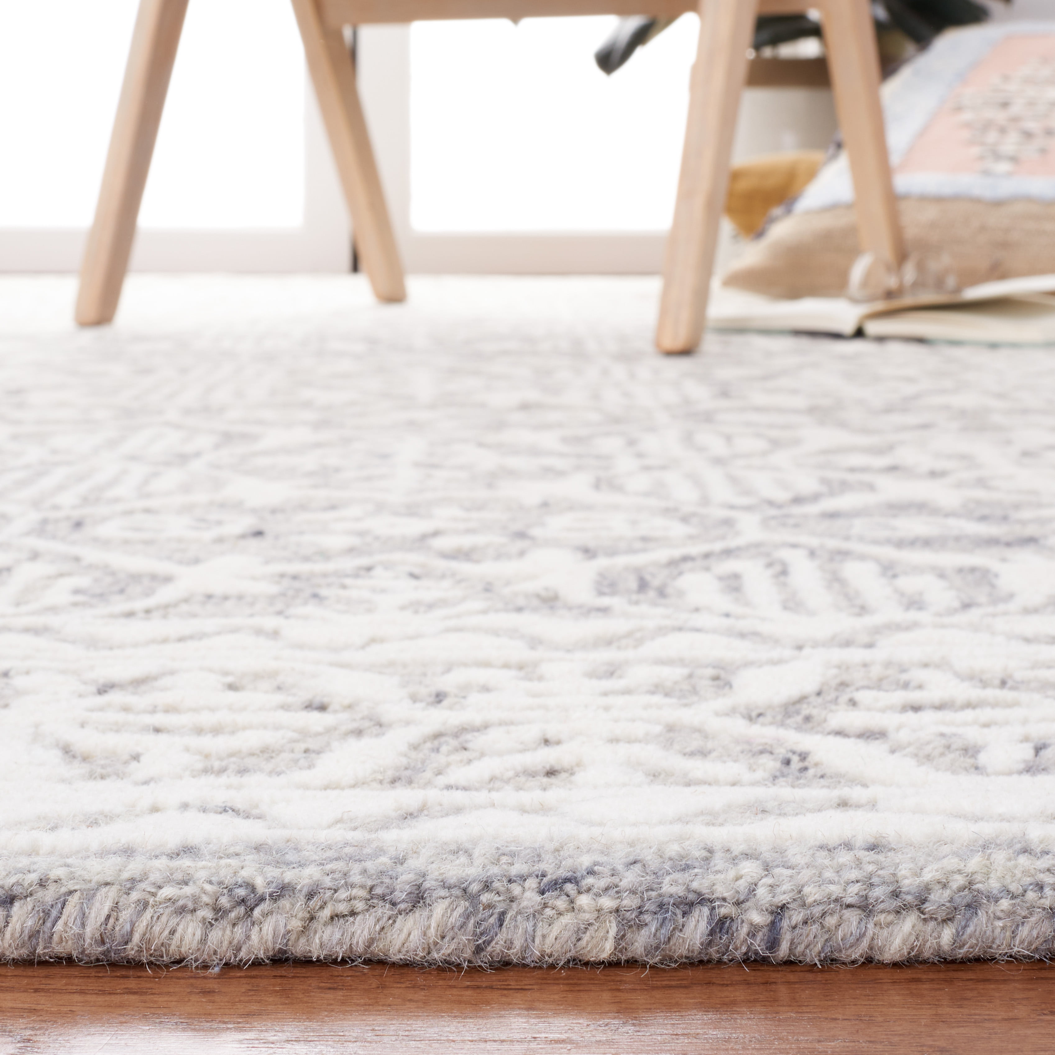 SAFAVIEH Metro Lorenzo Medallion Area Rug, Dark Grey/Ivory, 6' x 6' Square