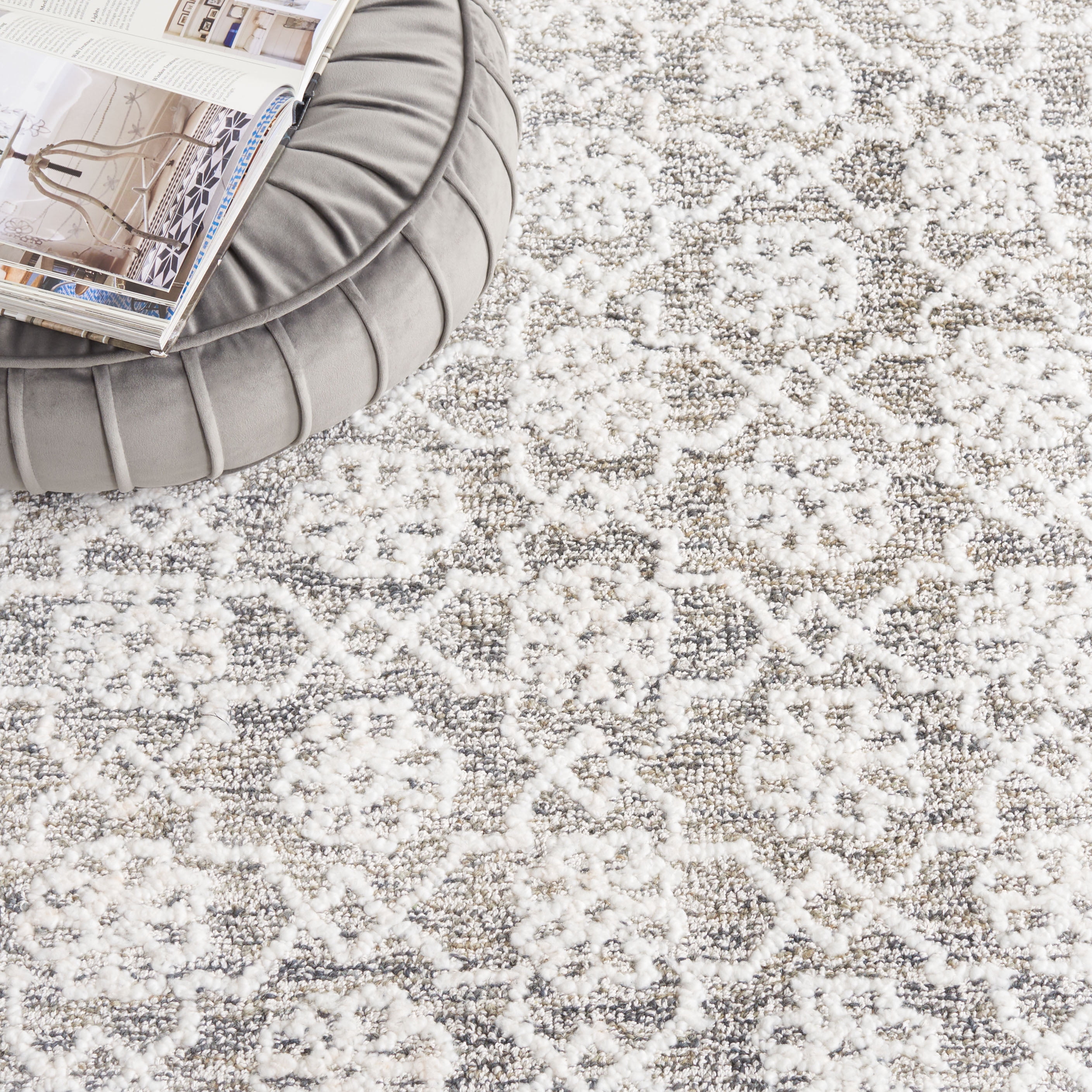 SAFAVIEH Ebony Adrasteia Floral Area Rug, Ivory/Grey, 8' x 10'