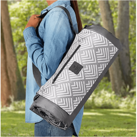 20BV0527 Oversized 8  x 8  Outdoor Blanket  Arrow GEO Plaid