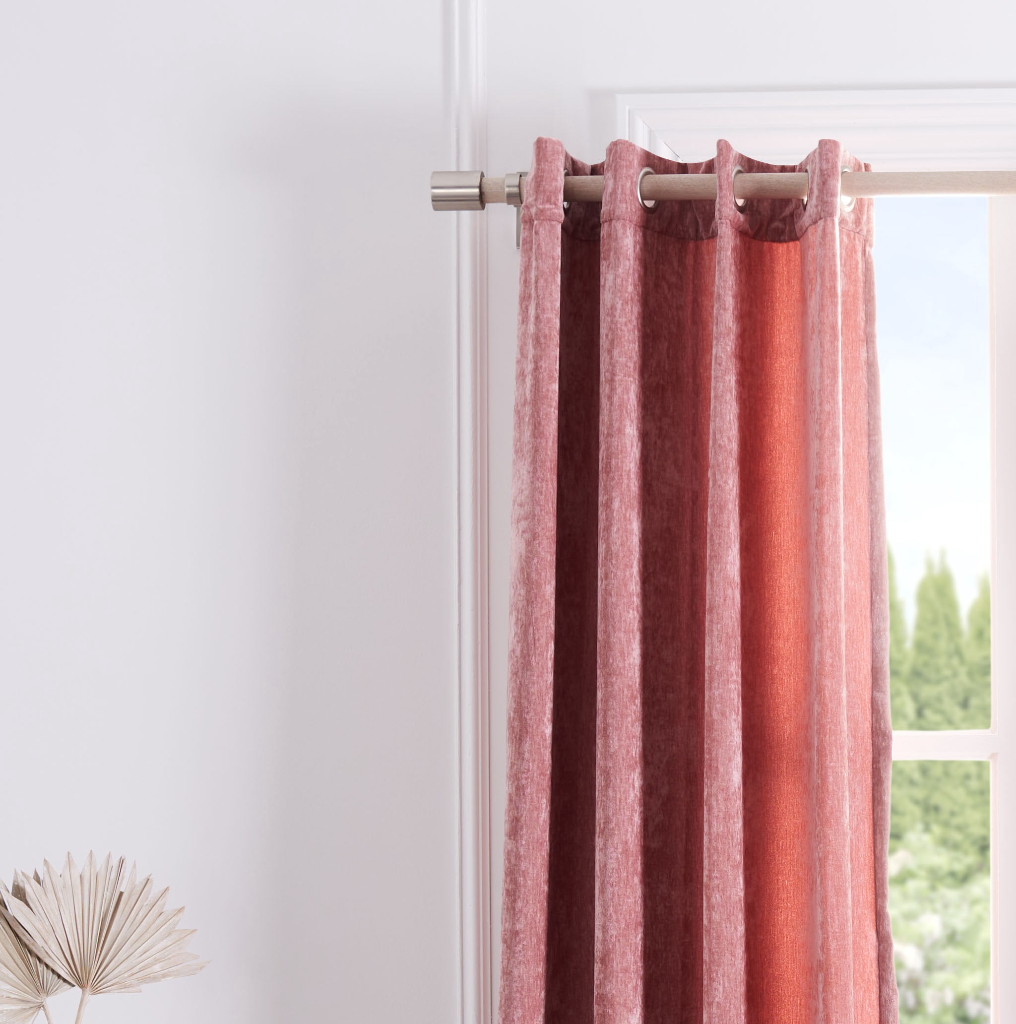 SAFAVIEH Voleria Contemporary Rose Solid Grommet Blackout Curtains, 52" x 96"