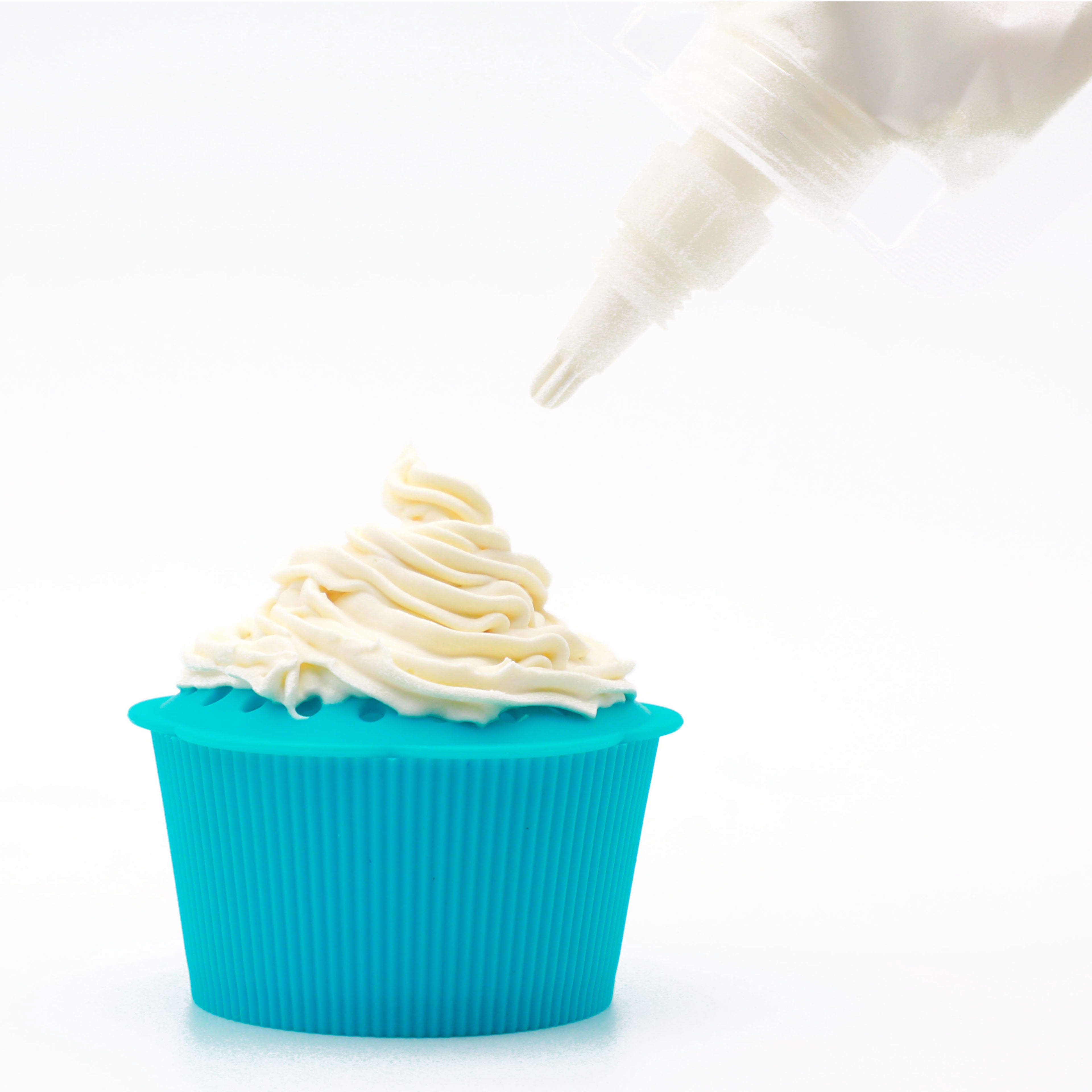 Craft Smart White Whipped Clay Kit - Includes Decorative Tips, Air-Dry in 24 Hours, Conforms to ASTM D-4236 - Ideal for Crafting Swirls, Spirals & Embellishments, 6 Pack