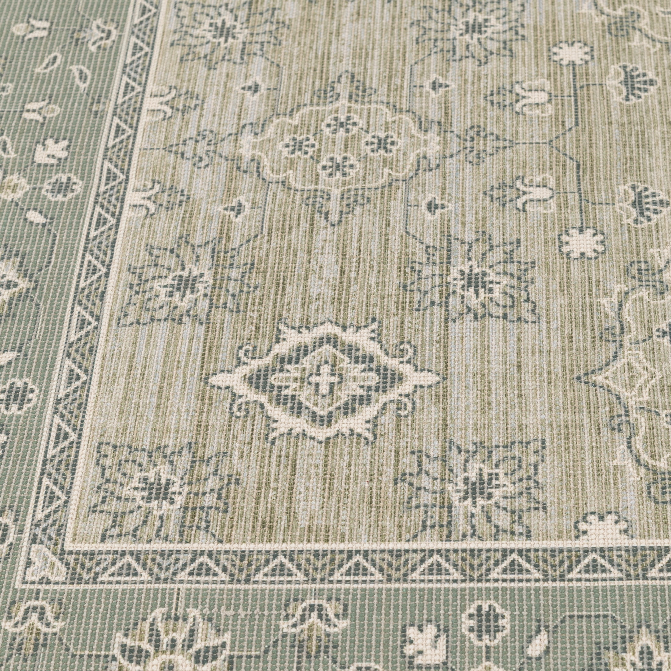 Better Homes & Gardens Green Lillian Dainty Persian Accent Rug, 30"x46"