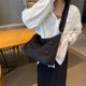 thumbnail image 4 of Bolso de lona para mujer, nuevo bolso de invierno de moda, versión coreana, gran capacidad, informal, sencillo, para estudiantes, bandolera de hombro, 4 of 5