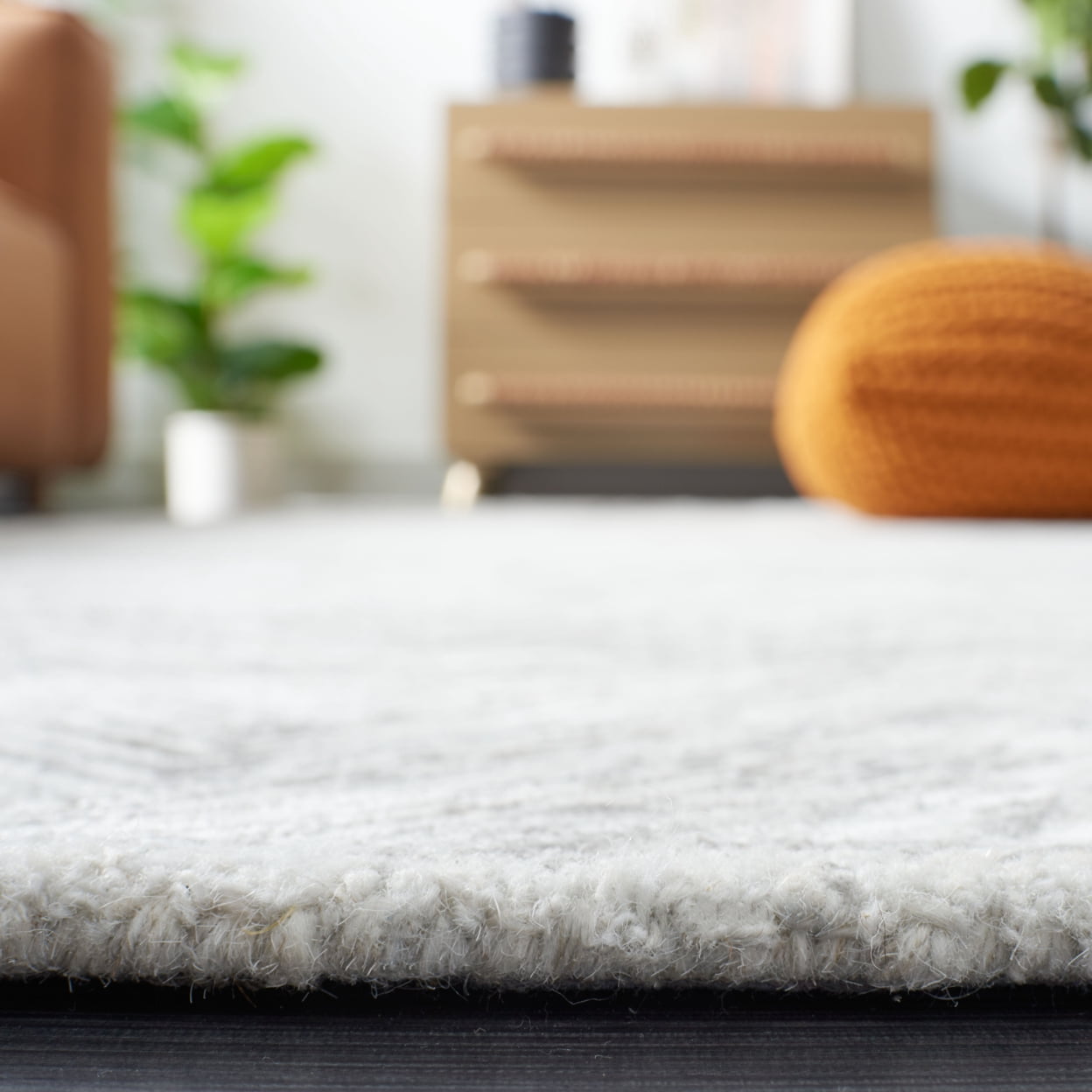 SAFAVIEH Soho Ryker Zig-Zag Area Rug, Grey/Ivory, 4' x 6'
