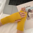 thumbnail image 1 of Guantes de medio dedo de otoño e invierno para mujer, de lana cálida, con dedos abiertos, para estudiantes, para escribir con pantalla táctil, con protección para la muñeca de punto grueso, 1 of 6