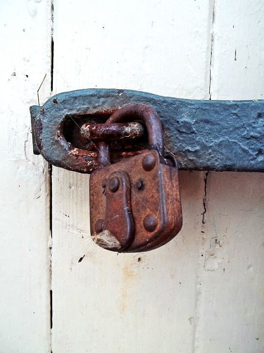 Как снять амбарный замок Canvas Print Wood Old Door Old Door Input Padlock Goal Castle Stretched Canvas 1