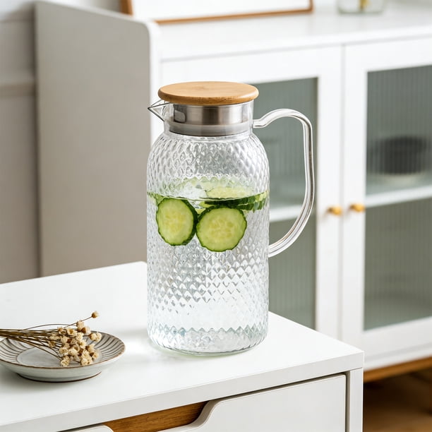 CaiYueKe Plastic Pitcher with Lid and Strainer, 1L Beverage Jug for Iced Water, Fruit Tea, Bar and Restaurant Use, High-Temperature-Proof PC Water Pitcher for Kitchen, Dining, KTV, Clear Juice Jug