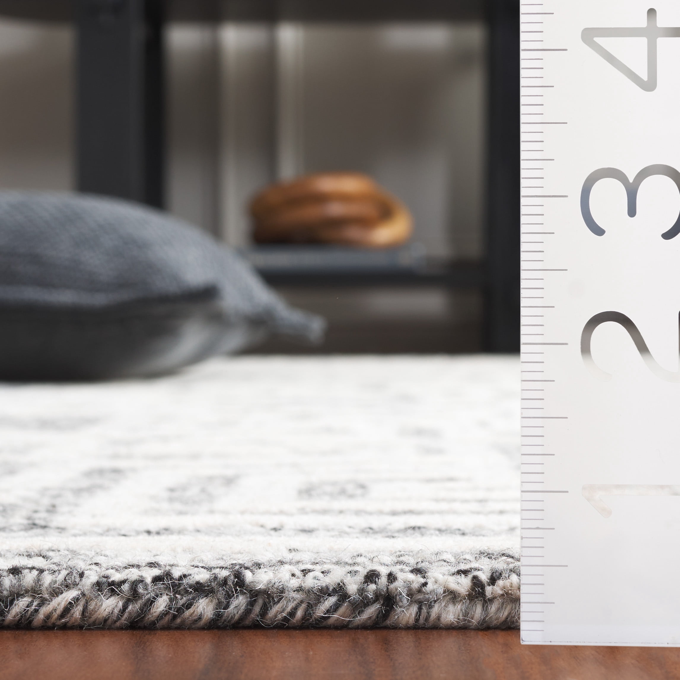 SAFAVIEH Abstract Femie Sunburst Area Rug, Charcoal/Ivory, 4' x 6'